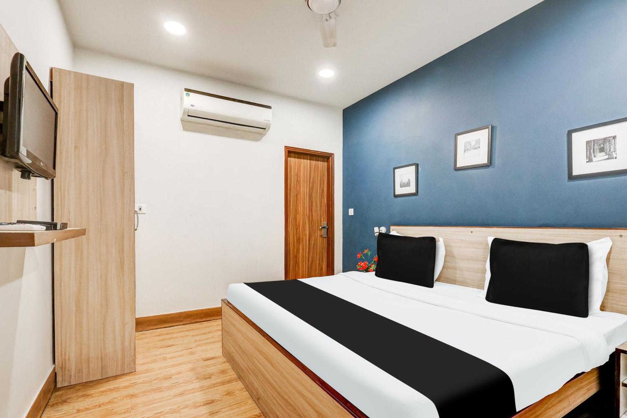 Super Collection O Palam Near Railway Station