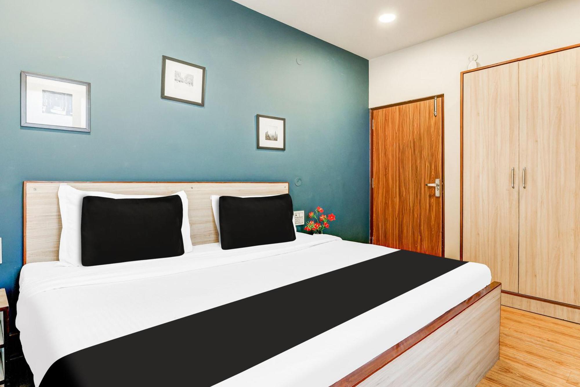 Super Collection O Palam Near Railway Station Hotel