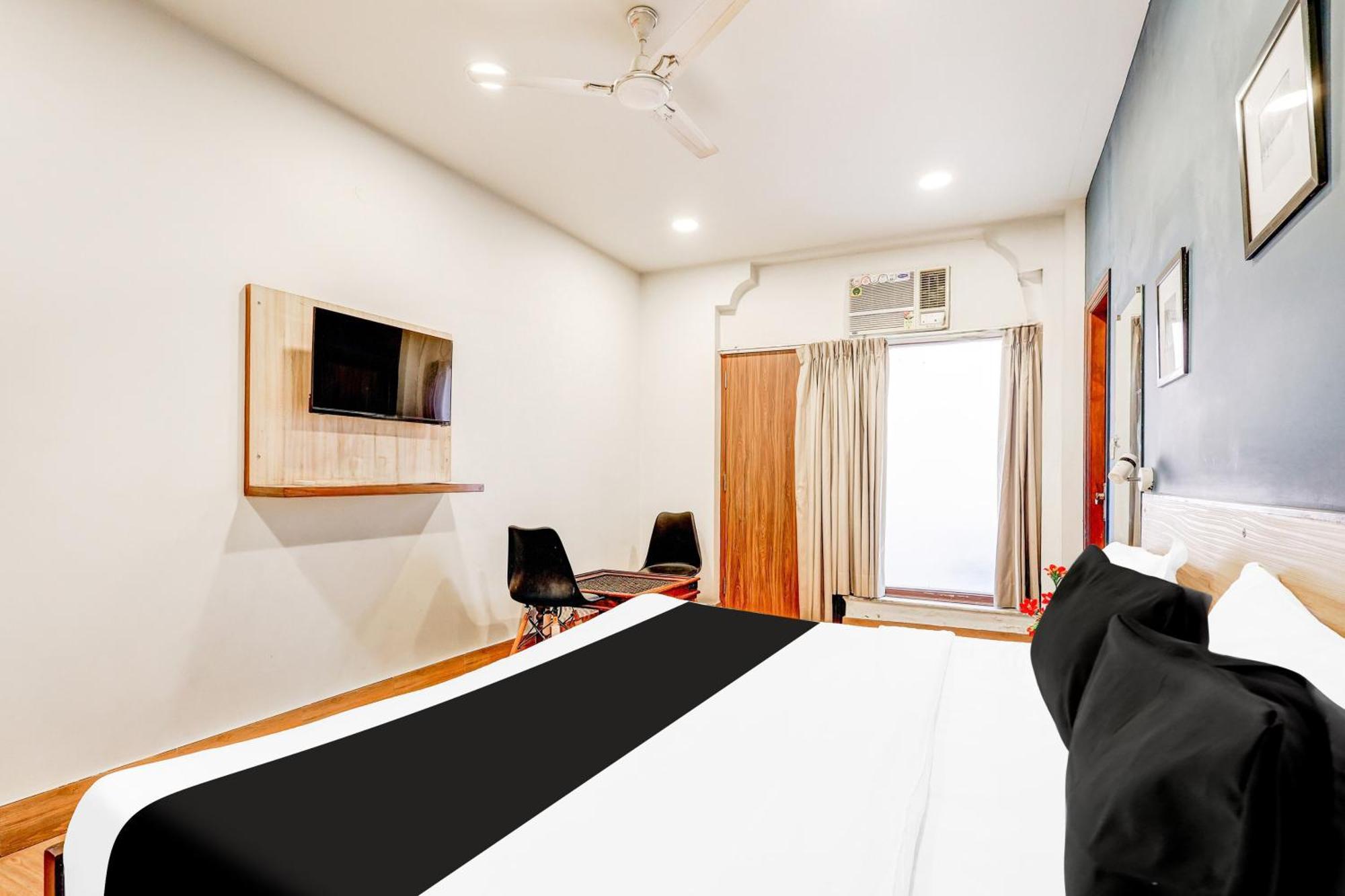 Super Collection O Palam Near Railway Station New Delhi