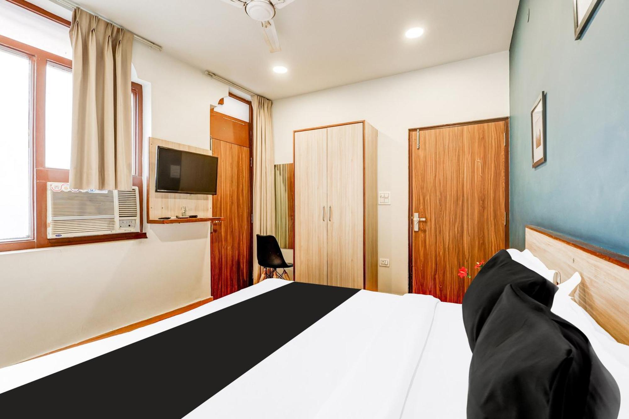 Hotel Super Collection O Palam Near Railway Station *