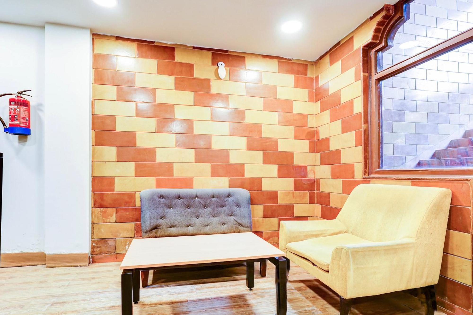 Hotel Super Collection O Palam Near Railway Station